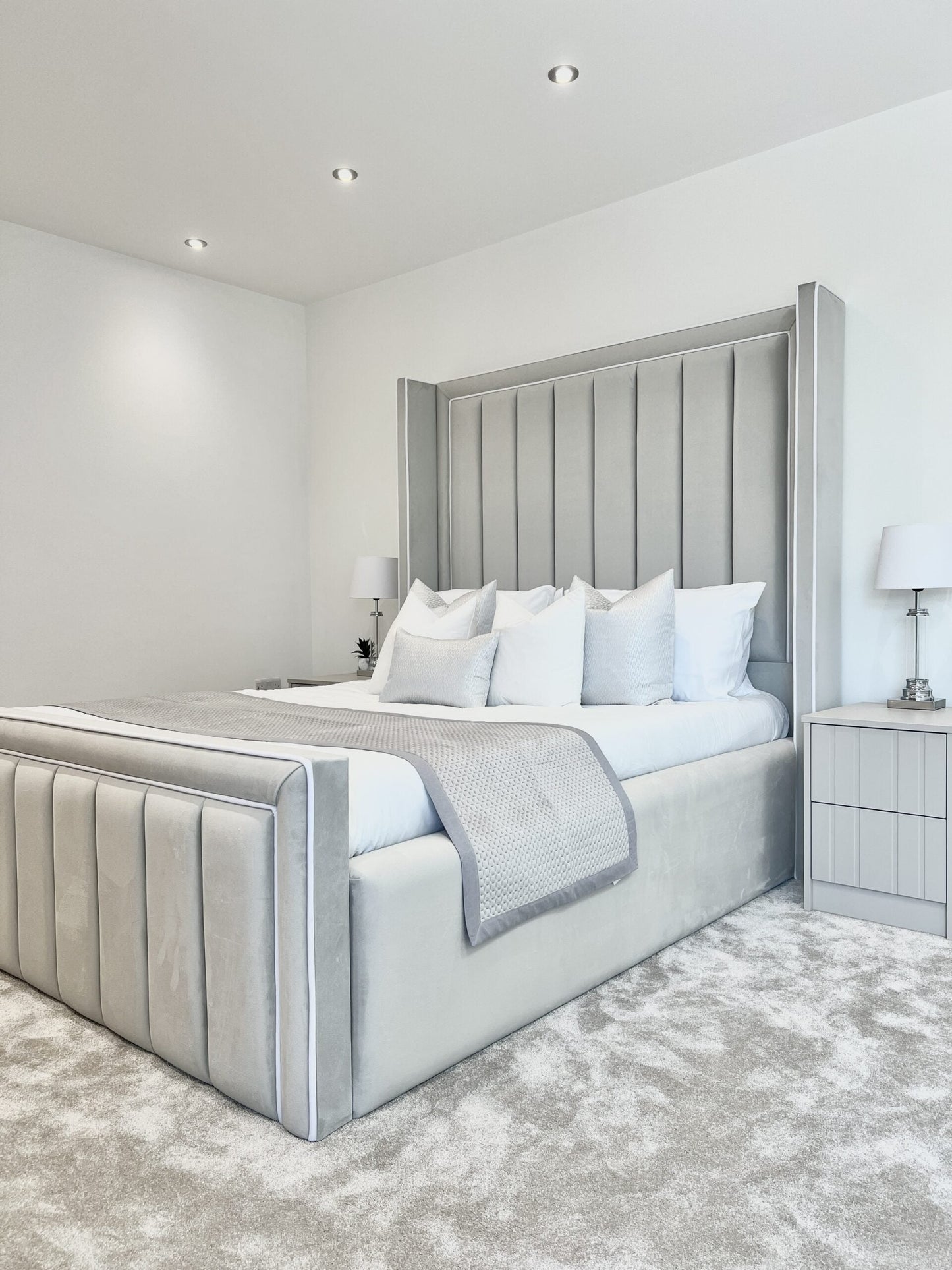Savoy Winged Bed