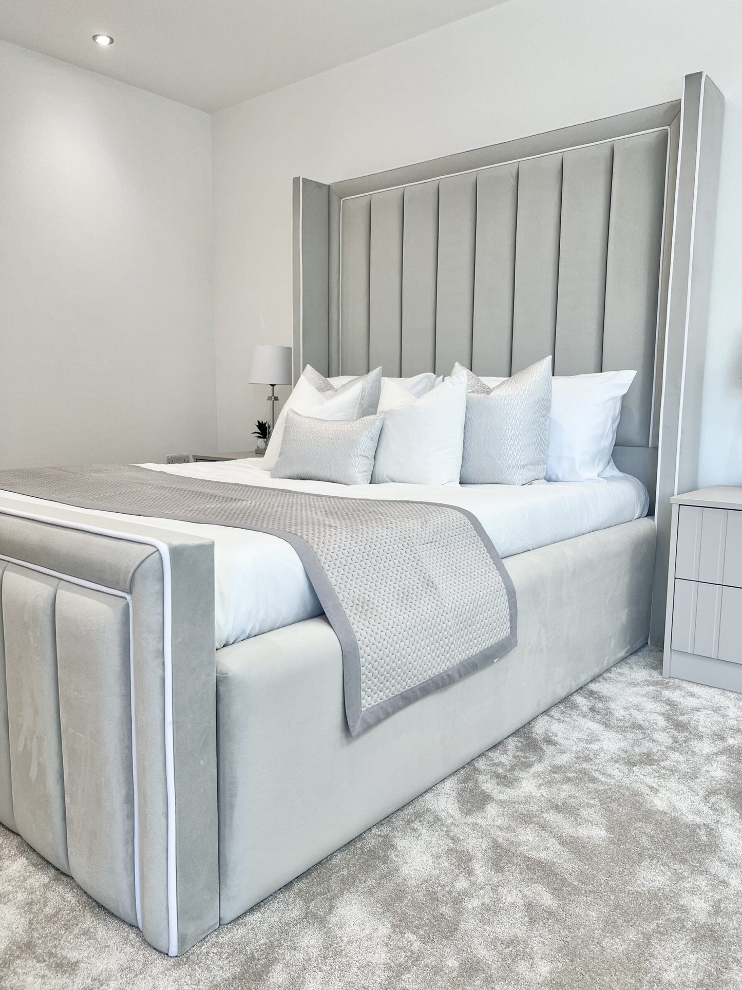 Savoy Winged Bed