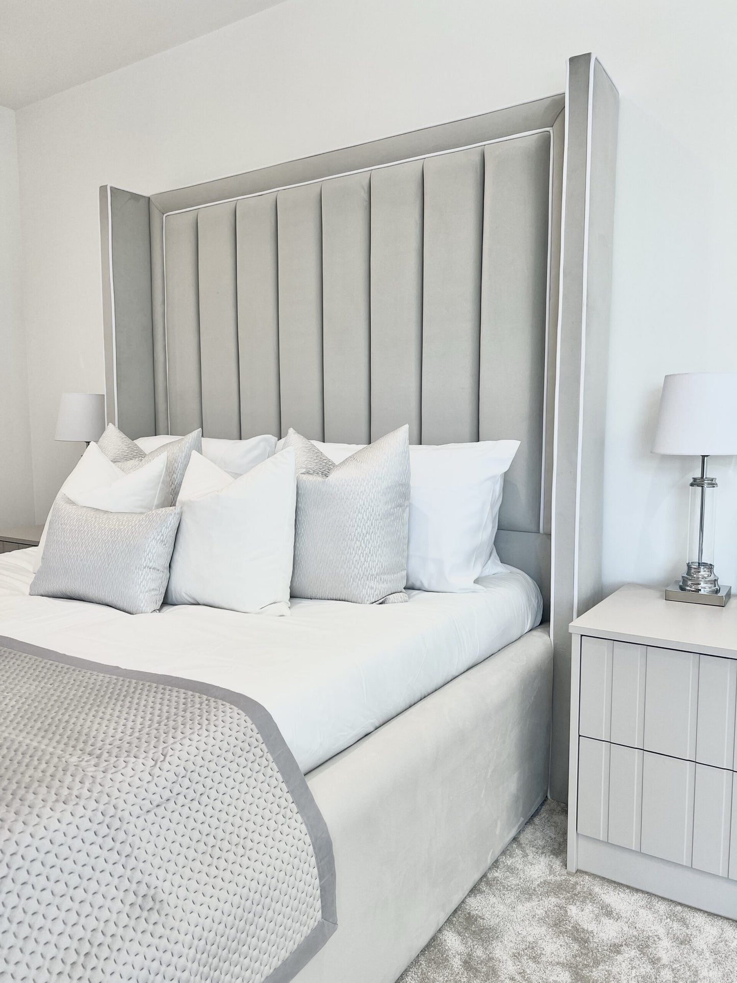 Savoy Winged Bed