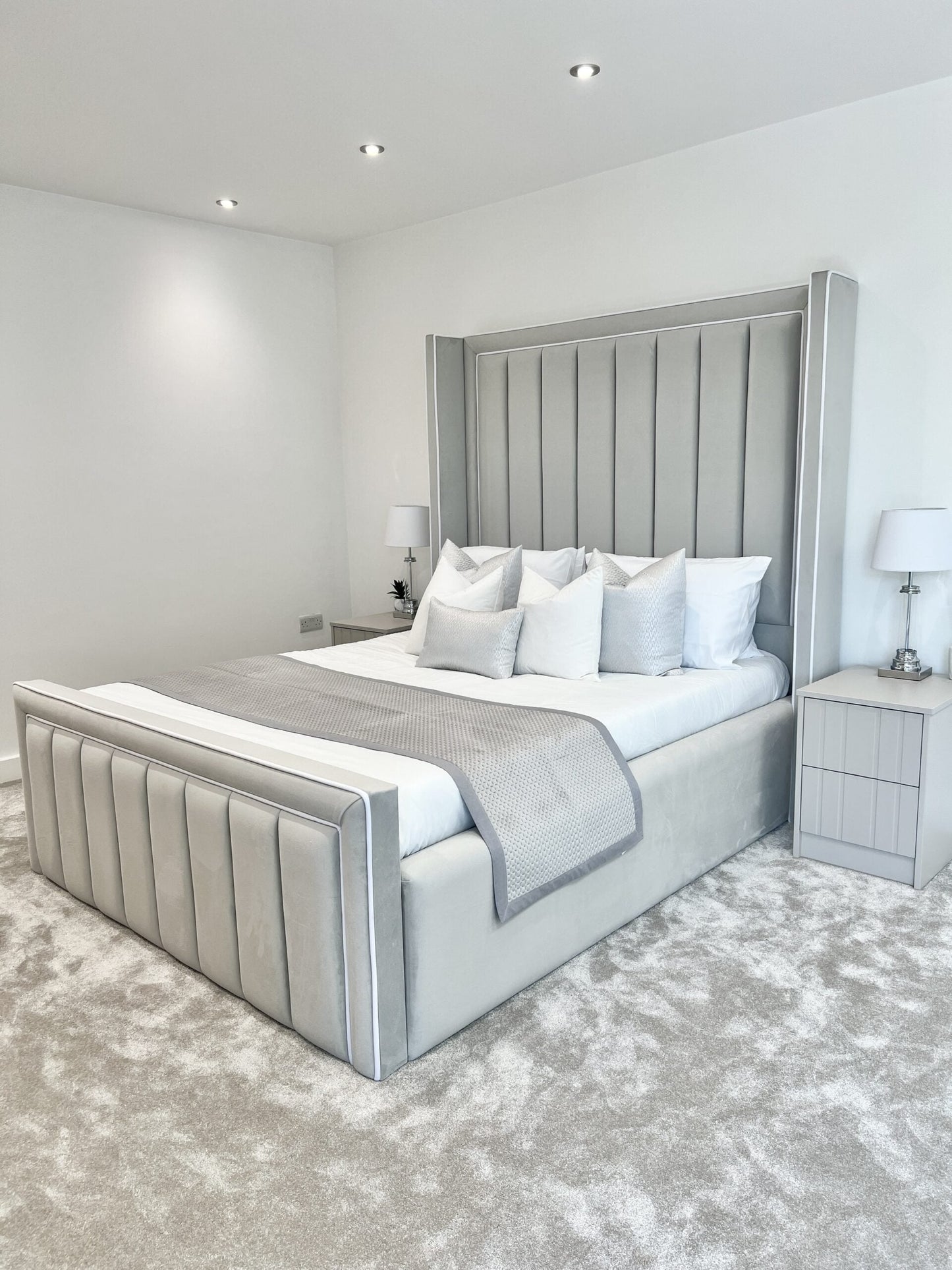 Savoy Winged Bed