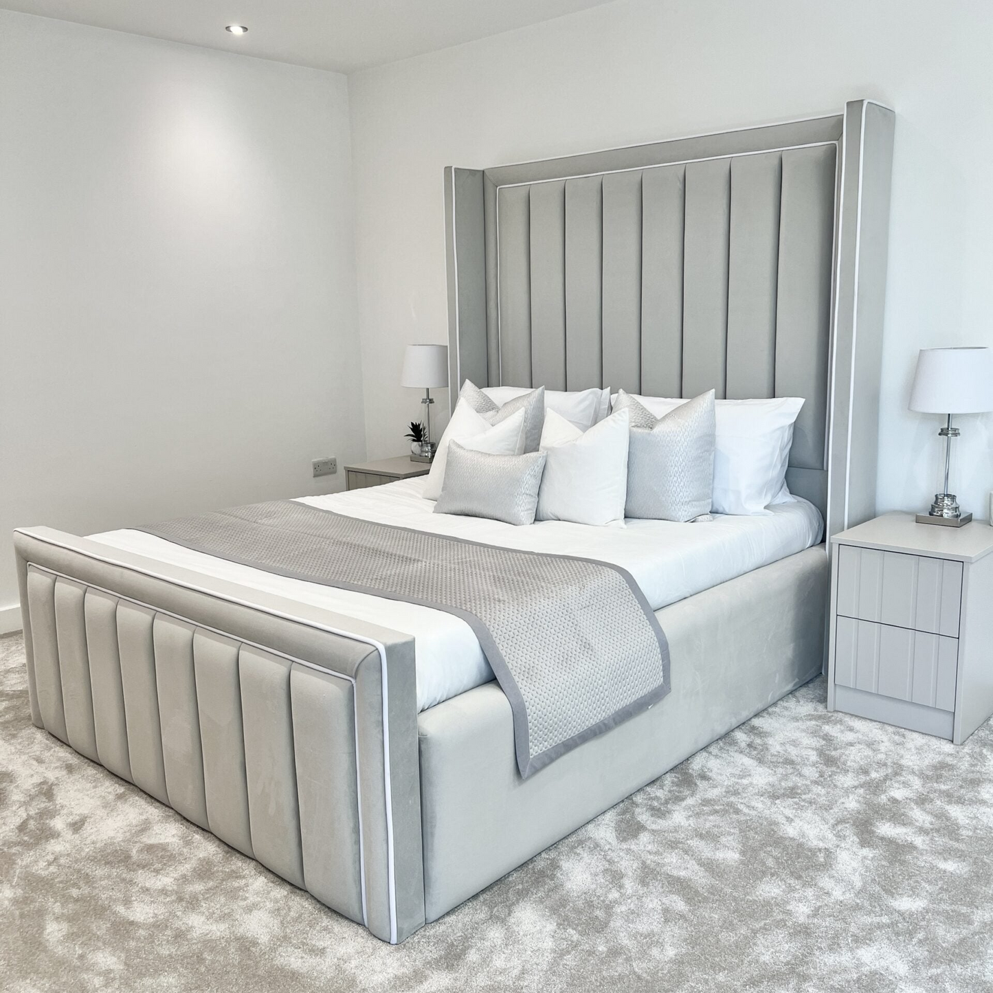 Savoy Winged Bed