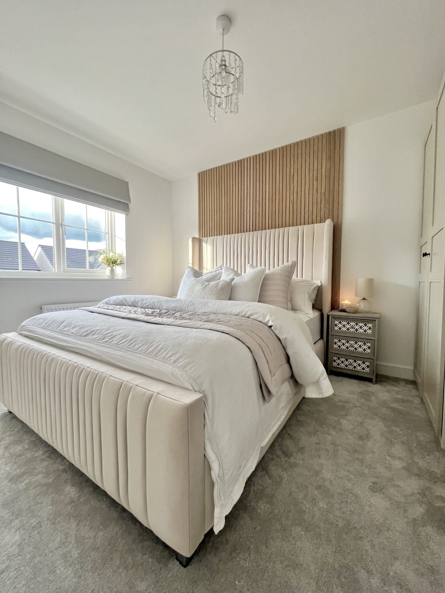 Ashford Winged Bed