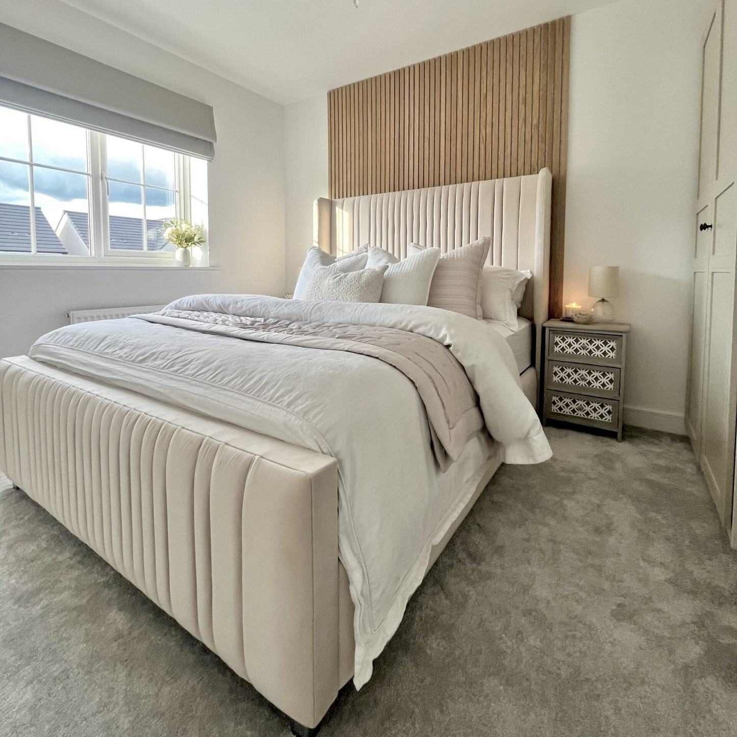 Ashford Winged Bed